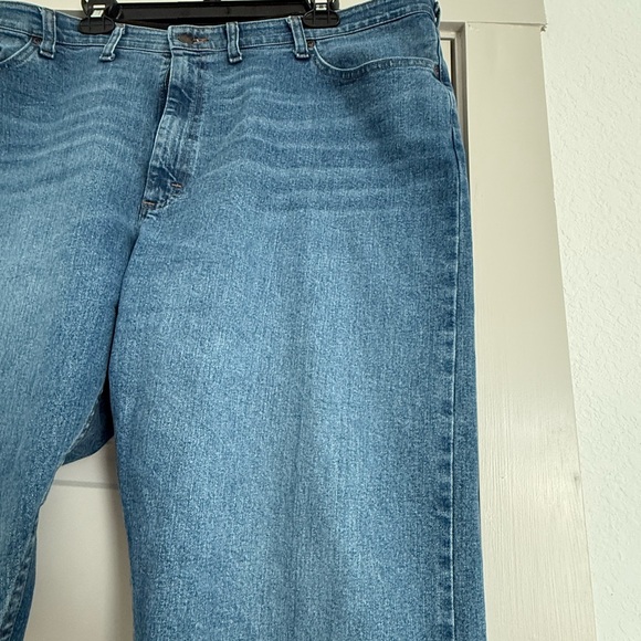 Bundle of 2 Jeans, Wrangler Men's Relaxed Fit Jeans in Dark and Light Blue - Picture 3 of 13